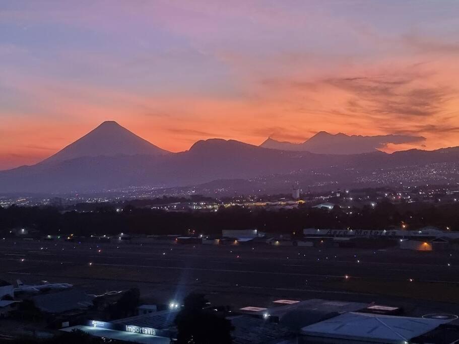Amazing Volcano Views In Front Of Airport Guatemala City Exterior photo