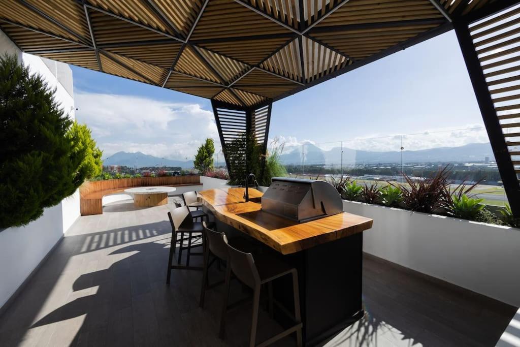 Amazing Volcano Views In Front Of Airport Guatemala City Exterior photo